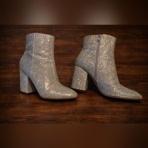 Madden Girl Silver Glitter Boots - Size Women's 9 - EUC